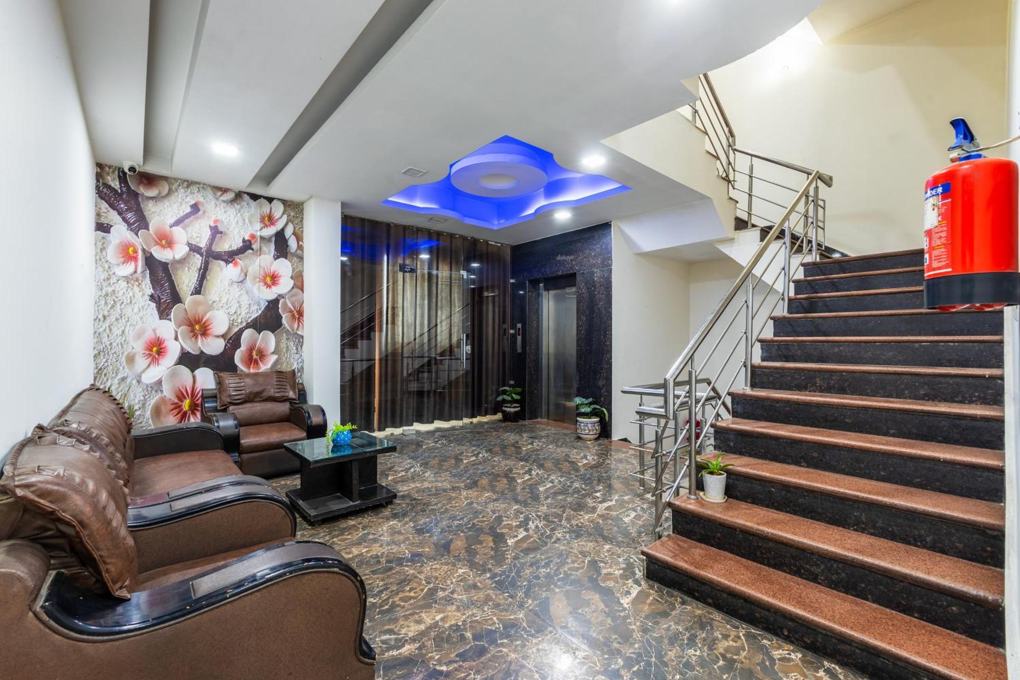 Kabul Hotel By Nexhub Palace - Medanta グルガウン エクステリア 写真