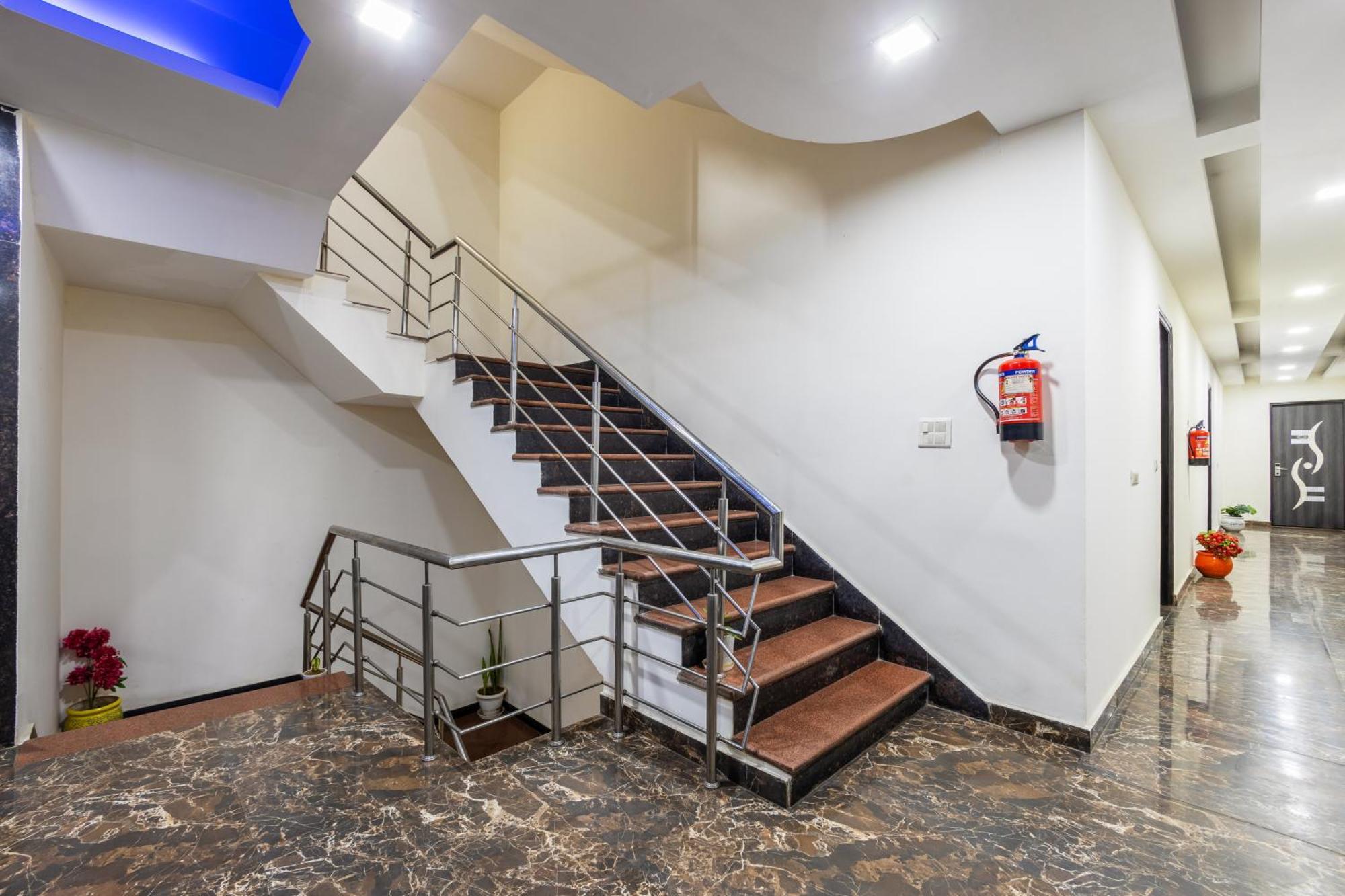 Kabul Hotel By Nexhub Palace - Medanta グルガウン エクステリア 写真