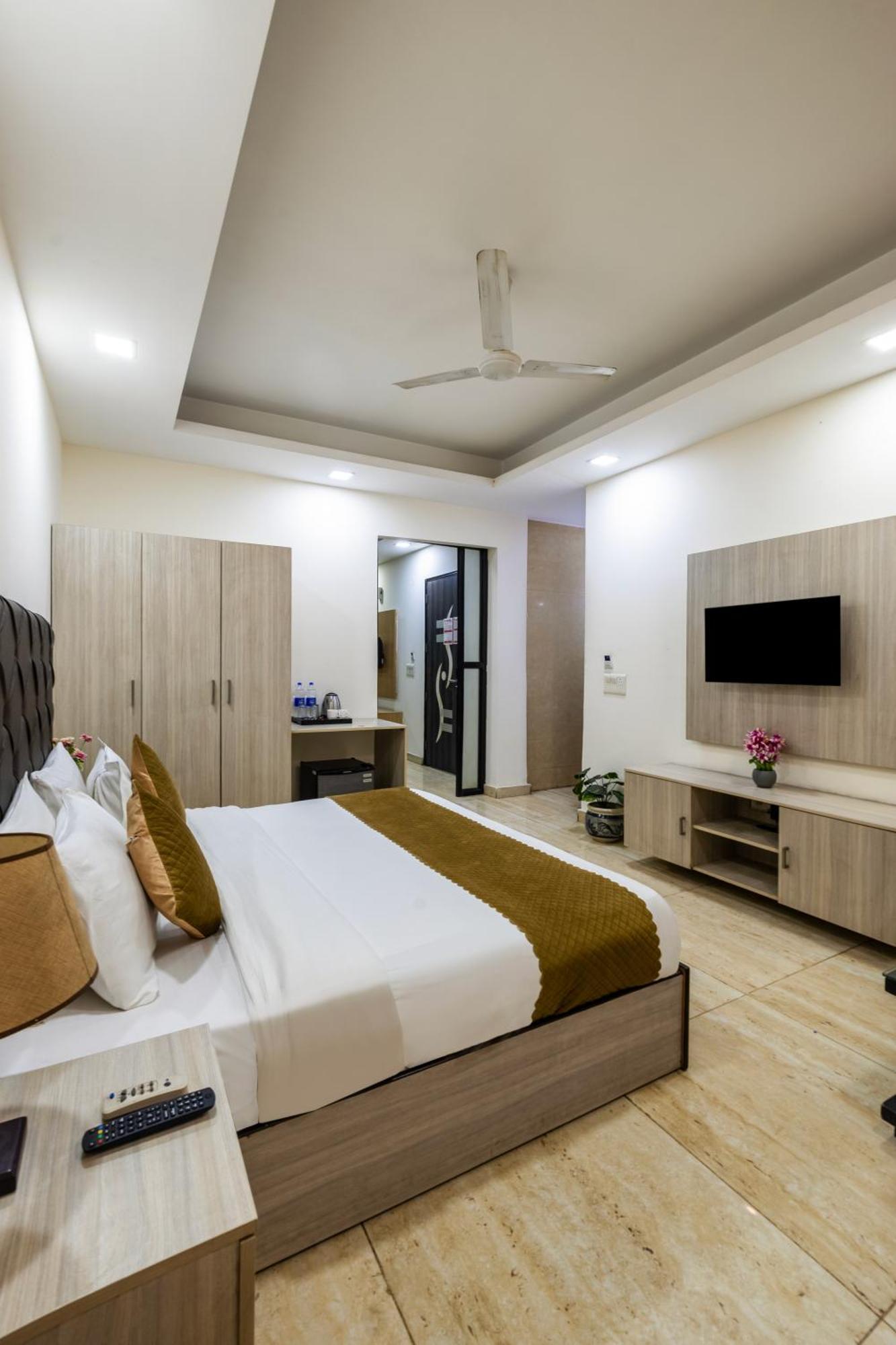 Kabul Hotel By Nexhub Palace - Medanta グルガウン エクステリア 写真