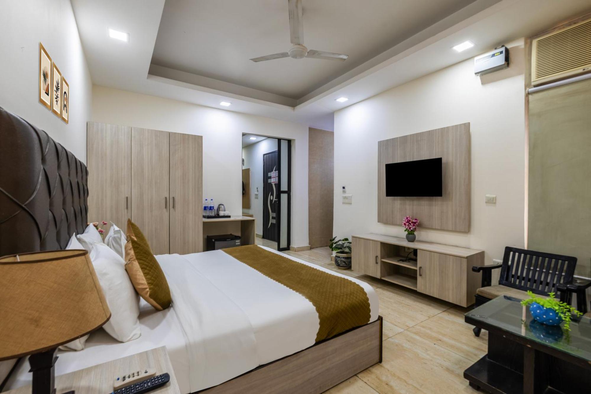 Kabul Hotel By Nexhub Palace - Medanta グルガウン エクステリア 写真